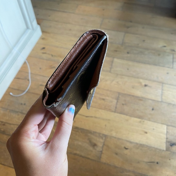 Authentic LV Wallet - Picture 2 of 5